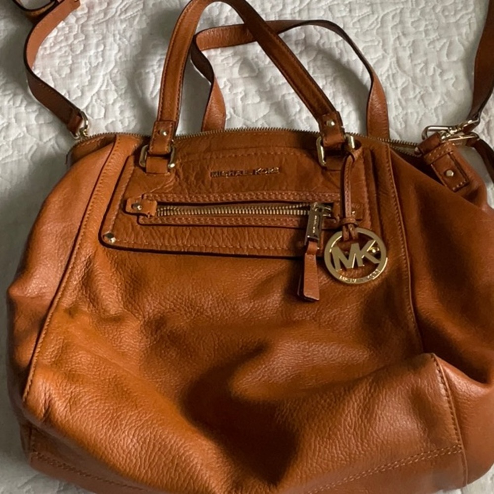 Michael Kors Tan Shoulder Bag with Pebbled Leather and Gold-Tone Hardware.
